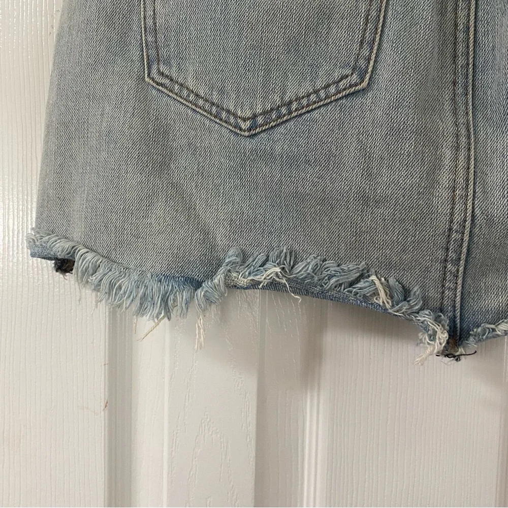 Express Straight Mini Mid Rise Distressed Light Wash Jean Denim Skirt Size 8 - Picture 10 of 14